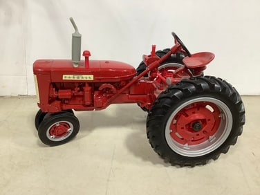 Ertl Tractor Diecast Model