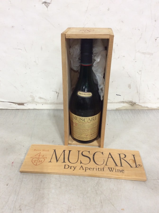 Muscari dry Aperitif wine(25fl.oz, 20%): Muscari dry Aperitif wine(25fl.oz, 20%)