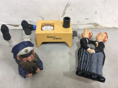 Scan o matic coin viewer and decorative statues
