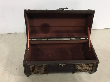 Vintage wooden wicker box(11in.x6in.x6in.)