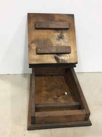 Vintage wooden storage box with open up lid (16in.x11in.x6in.)