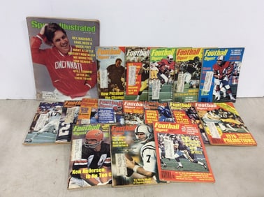 Baseball/Football Digest books and Sports Illustrated magazine