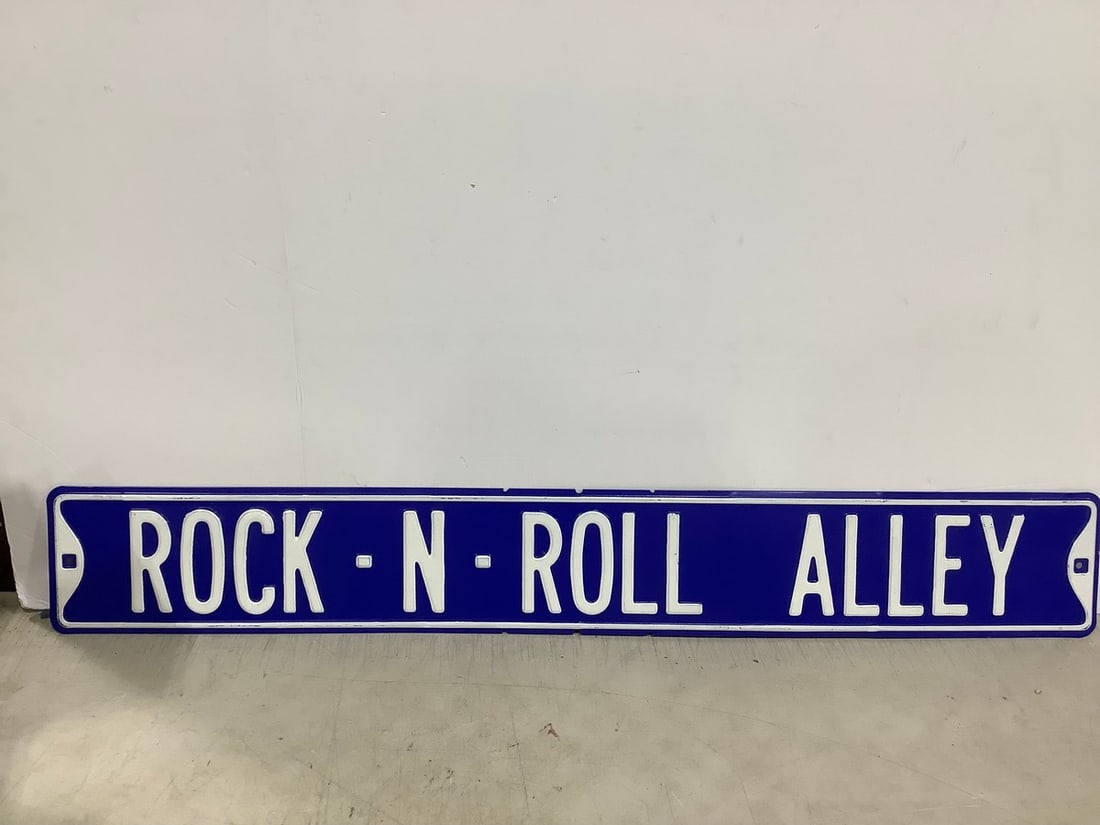 Rock-N-Roll Alley Sign (6inx42in): Rock-N-Roll Alley Sign (6inx42in)