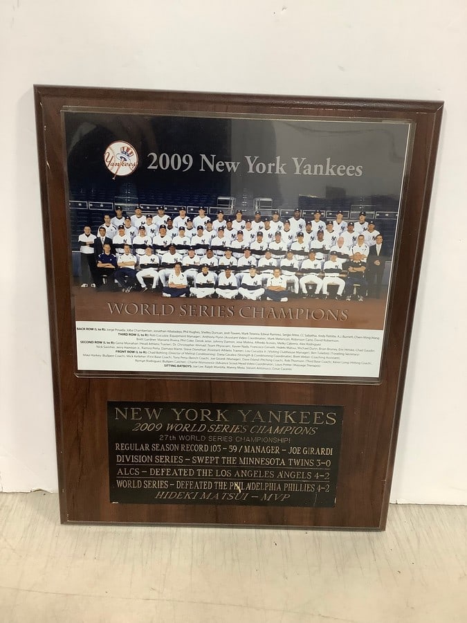 2009 NY Yankees World Series Champions Plaque (13inx16in): 2009 NY Yankees World Series Champions Plaque (13inx16in)