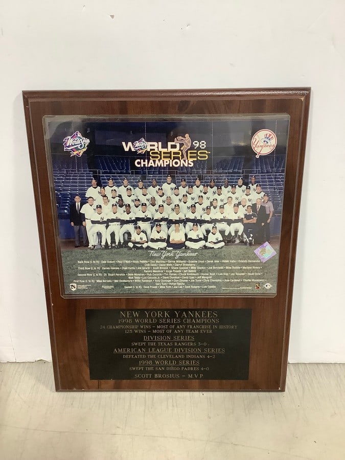 1998 NY Yankees World Series Champions Plaque (13inx16in): 1998 NY Yankees World Series Champions Plaque (13inx16in)