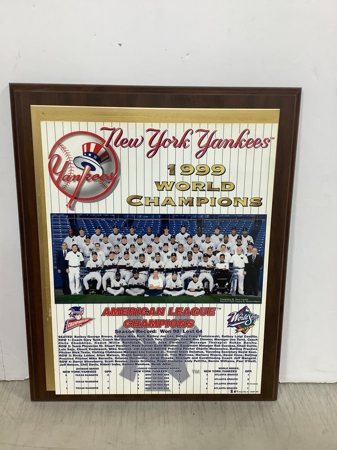1999 NY Yankees World Champions Plaque (13inx16in): 1999 NY Yankees World Champions Plaque (13inx16in)