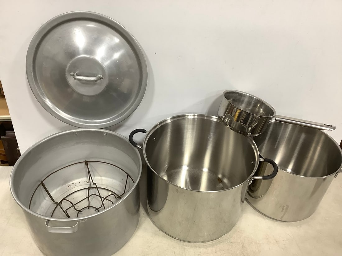 Various Pots (one with lid): Various Pots (one with lid)