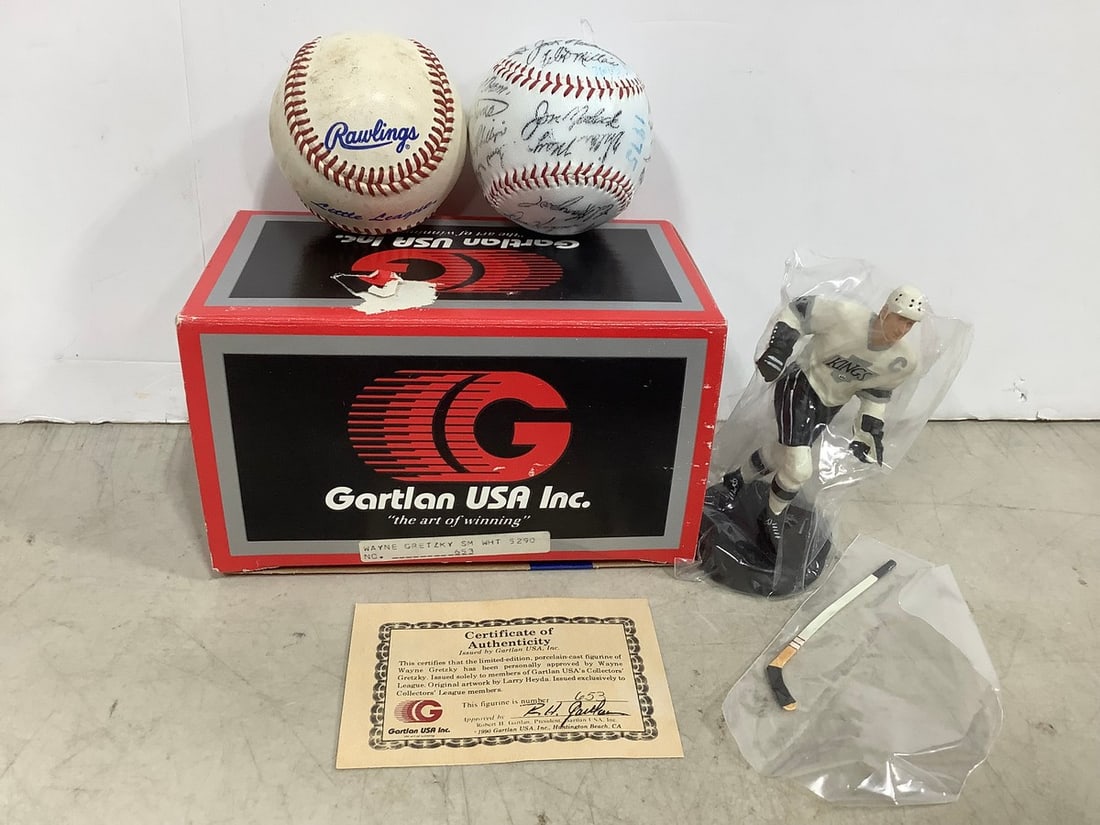 Wayne Gretsky Statue (5in Tall), and Baseballs (one is signed) (1 of 1)