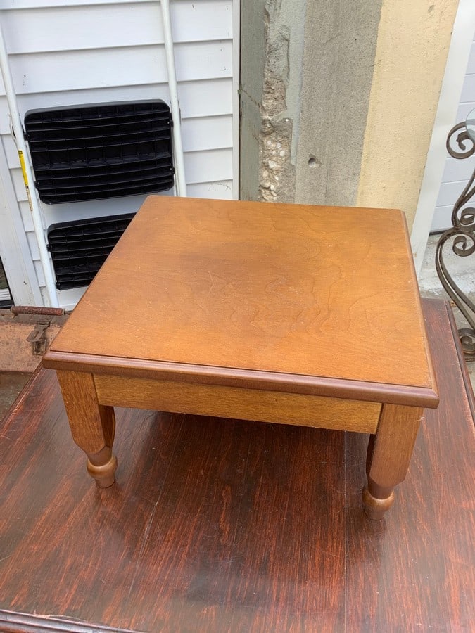 Wooden stepstool(12in.x12in.x7in.): Wooden stepstool(12in.x12in.x7in.)