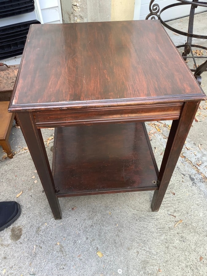 Vintage endtable(21in.x21in.x27in): Vintage endtable(21in.x21in.x27in)