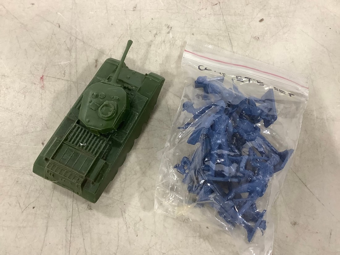 Star lux army men and tank toy: Star lux army men and tank toy