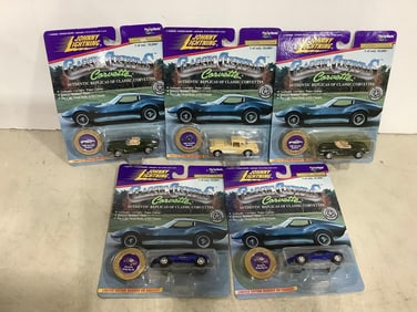 Johnny Lightning Classic Customs Corvette collectibles(new in box)