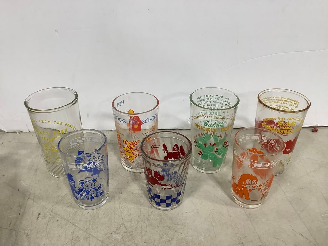 Vintage jelly glasses(tallest 4.5in.): Vintage jelly glasses(tallest 4.5in.)
