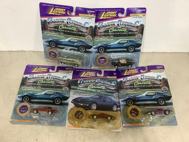 Johnny Lightning Classic Customs Corvette collectibles(new in box)