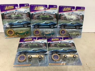 Johnny Lightning Classic Customs Corvette collectibles(new in box)