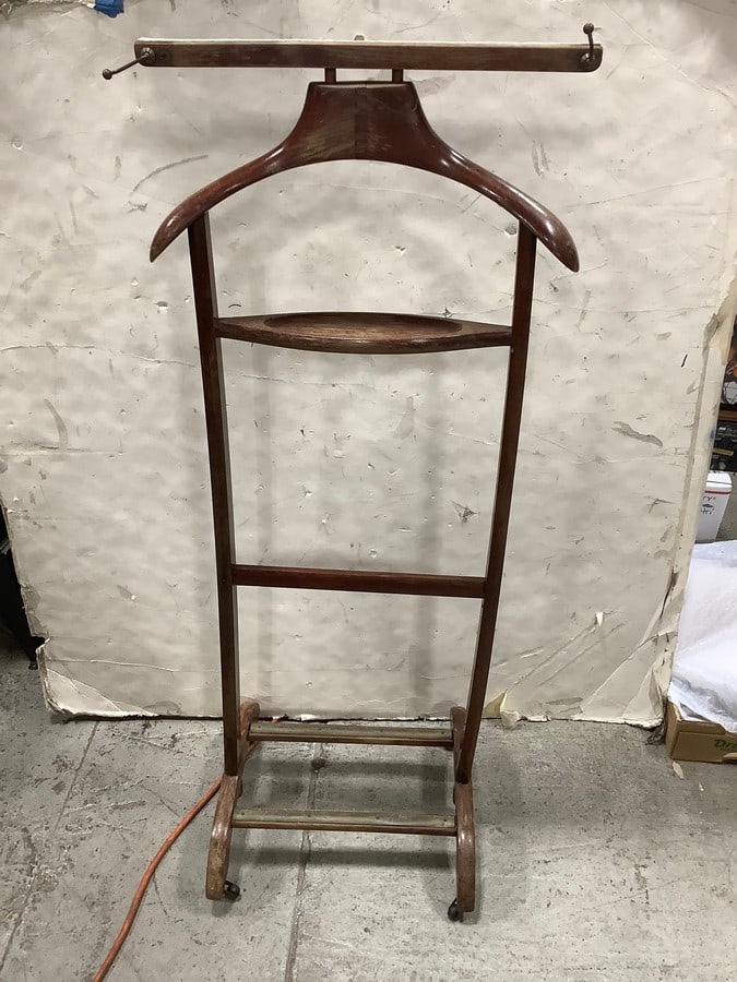 Vintage wooden coat hanging rack with wheels(44.5in.tall): Vintage wooden coat hanging rack with wheels(44.5in.tall)