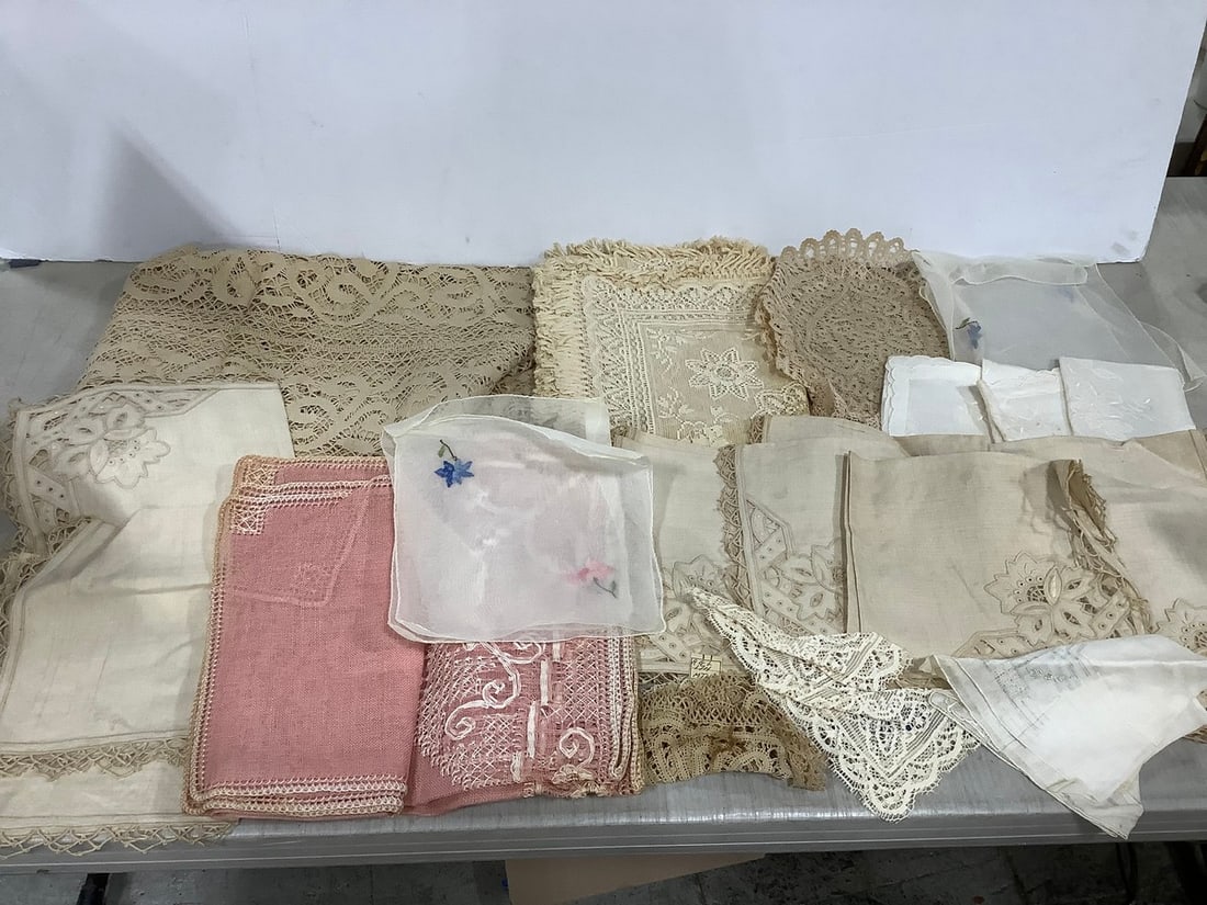 Vintage crochet tablecloths and more (1 of 1)