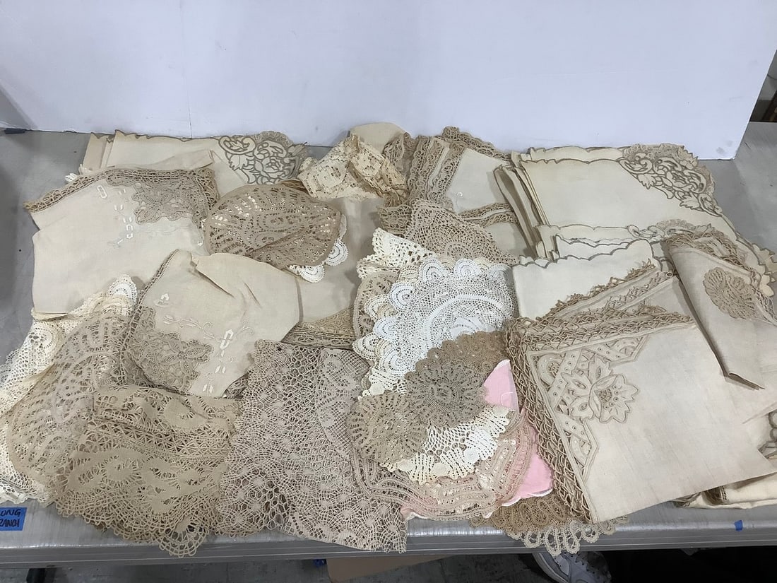 Vintage crochet table covers: Vintage crochet table covers