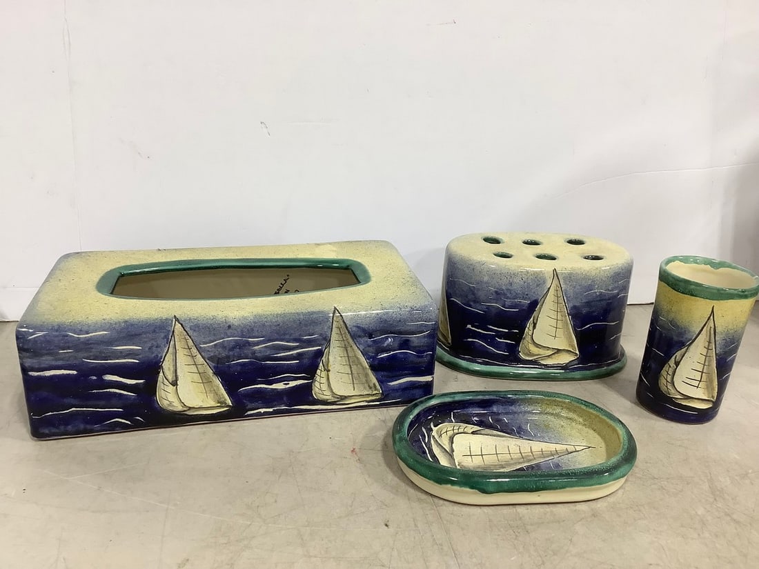 Casa Bella Hand Painted Bathroom Set (Tallest - 4.5in): Casa Bella Hand Painted Bathroom Set (Tallest - 4.5in)