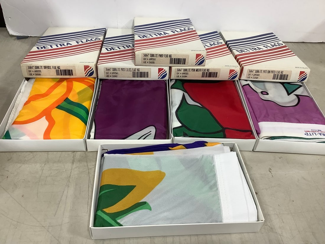 Vintage lot of Large Dettra garden flags(34in.x44in.-new old stock): Vintage lot of Large Dettra garden flags(34in.x44in.-new old stock)