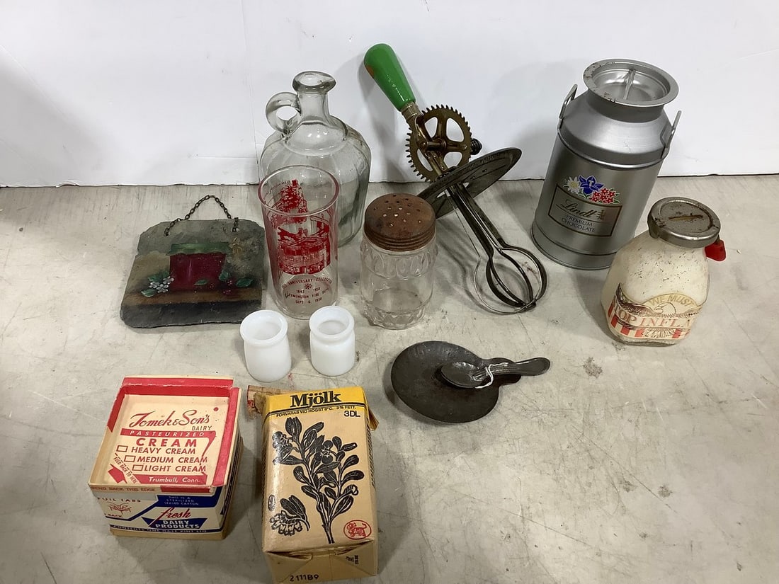 Glass pitcher, vintage kitchen supplies, and more(boxes are EMPTY): Glass pitcher, vintage kitchen supplies, and more(boxes are EMPTY)
