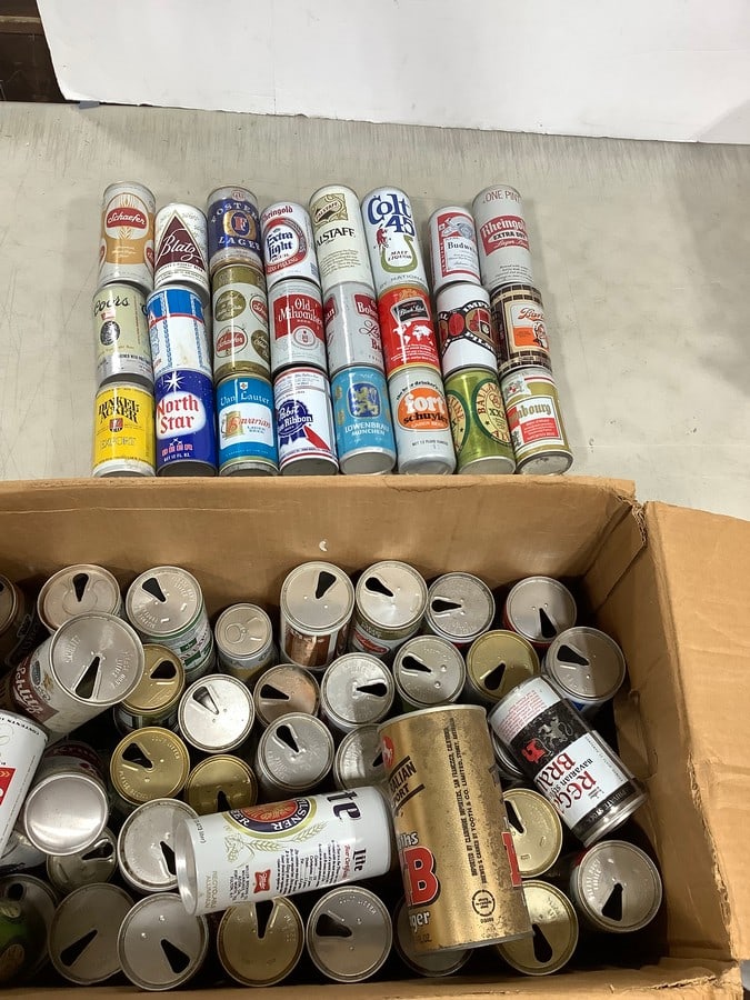 Large lot of vintage beer cans: Large lot of vintage beer cans