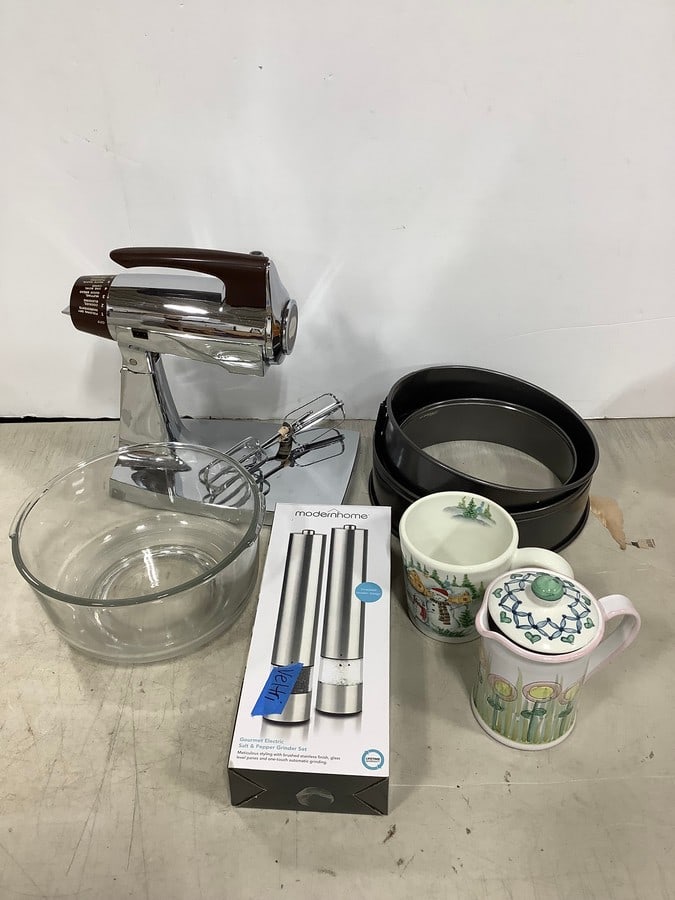 Sunbeam kitchen mixer, electric salt and pepper grinder set, and more (1 of 1)