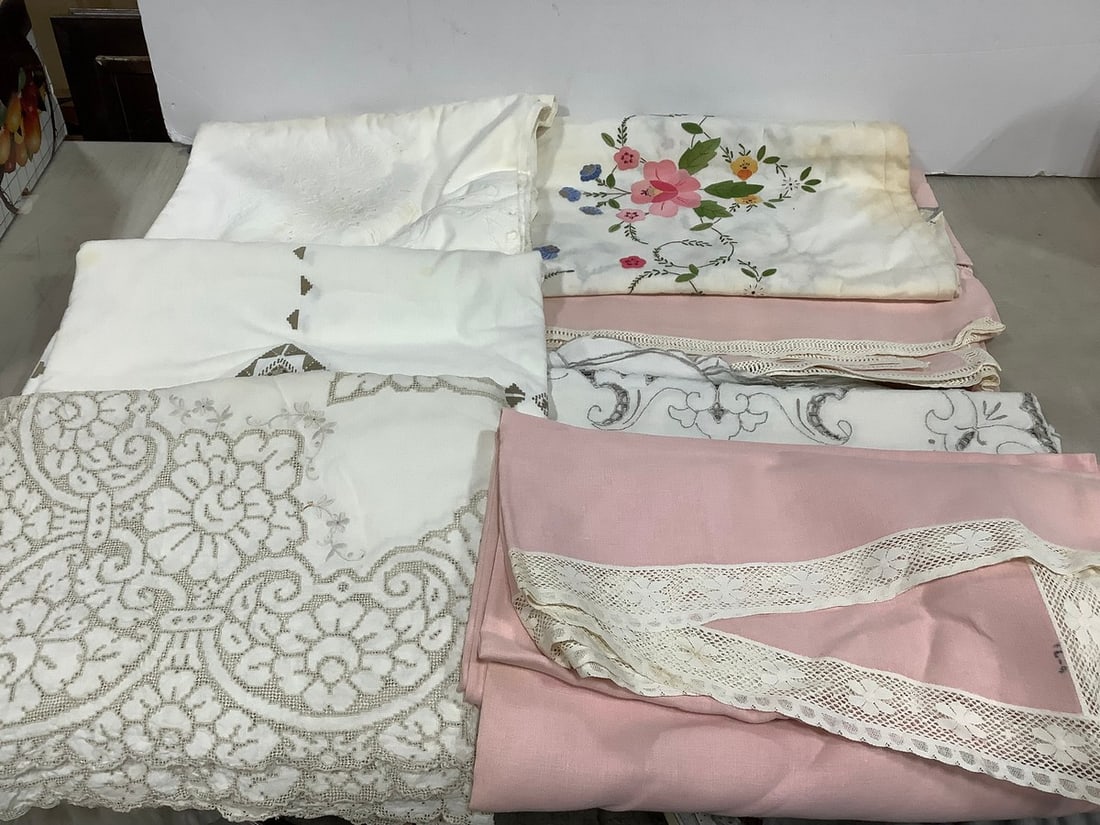 Various tablecloths: Various tablecloths