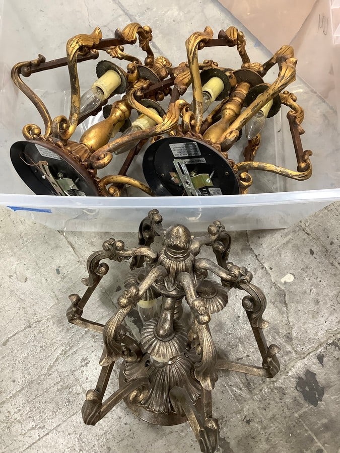 Chandelier 3 bulb fixtures(15in.): Chandelier 3 bulb fixtures(15in.)