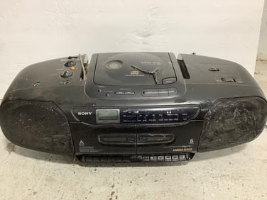 Sony CD Radio Cassette Recorder (CFD-110) *handle broken*