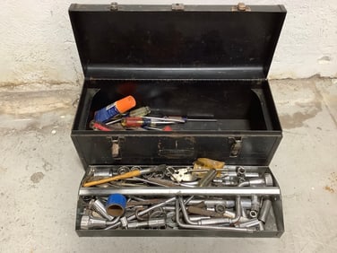 Vintage Craftsman Toolbox (9inx21inx7.5in) with Tools Inside