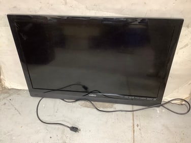 Vizio TV (E320VT) 30in Screen