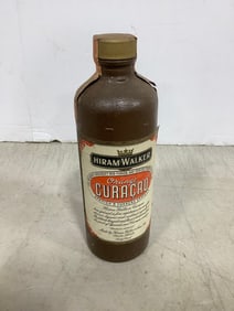 Hiram Walker orange curacao(4/5 pint)