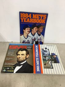 The official PSA/DNA certified price guide and Mets yearbooks(1984, 1985)