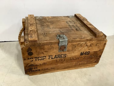 Vintage U.S. military wood army crate(19in.x13.5in.x10in.)