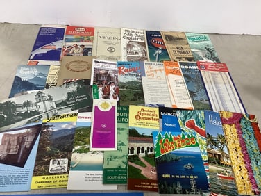 Various travel brochures(Maps, guides, and more)