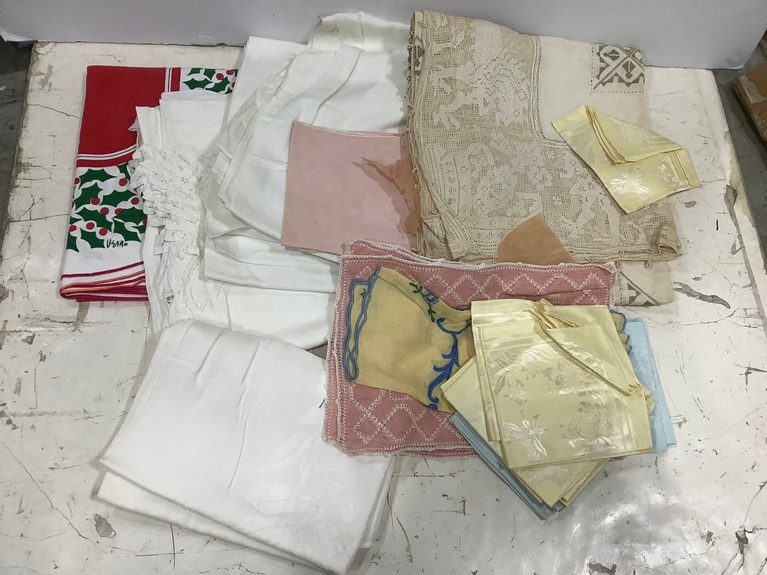 Decorative Tablecloths (1 of 1)