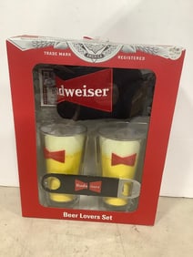 Budweiser Beer Loves set(new in box)