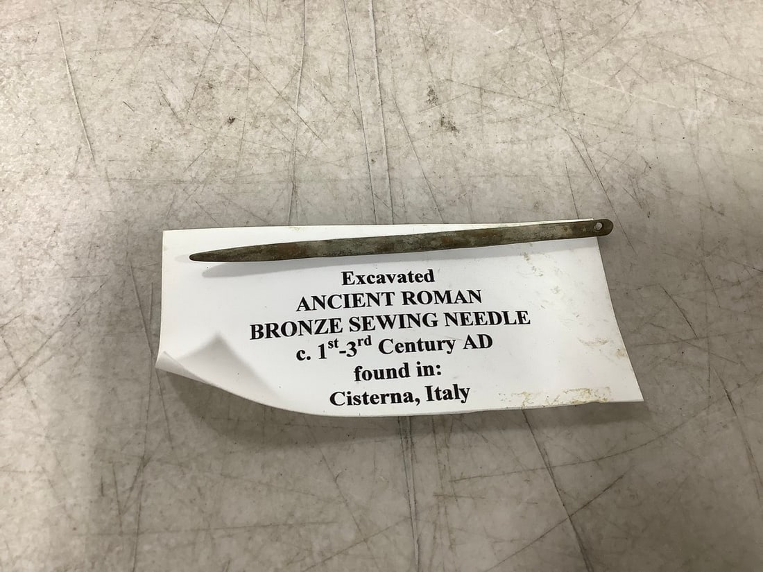 Excavated Ancient Roman bronze sewing needle (1 of 1)
