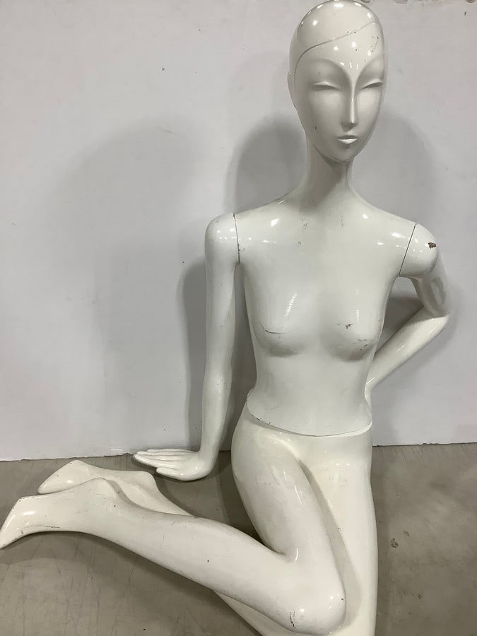 Female Mannequin (35in Tall)
