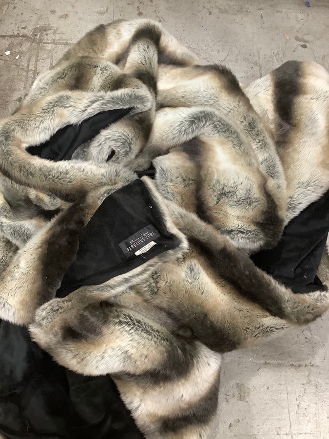 Fabulous Furs blanket small trow): Fabulous Furs blanket small trow)