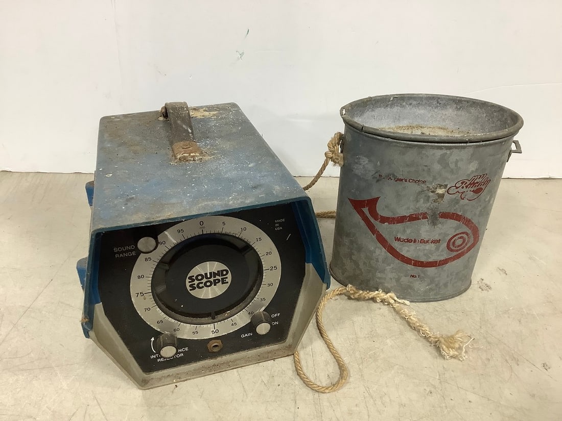 Jetco Fish locator/depth finder and live bait well (1 of 1)