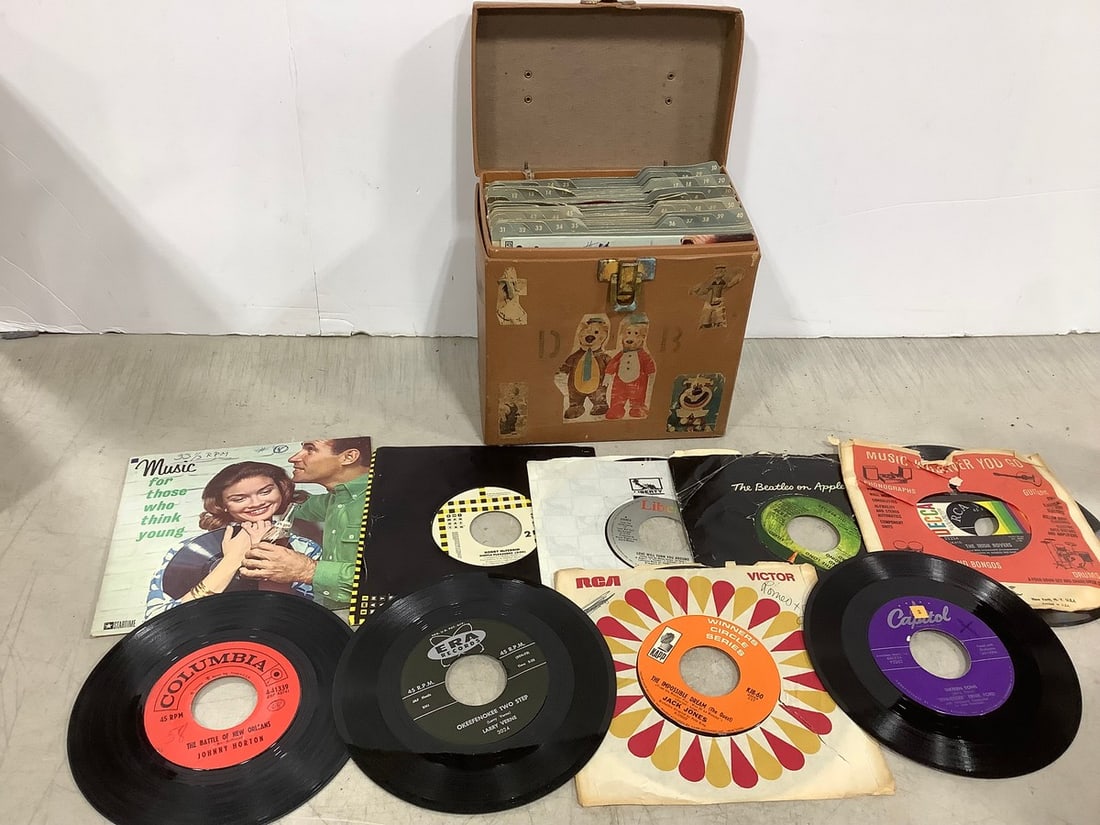 Vintage 45's and case(Jack Jones, Bobby McFerrin, Johnny Horton, and more): Vintage 45's and case(Jack Jones, Bobby McFerrin, Johnny Horton, and more)