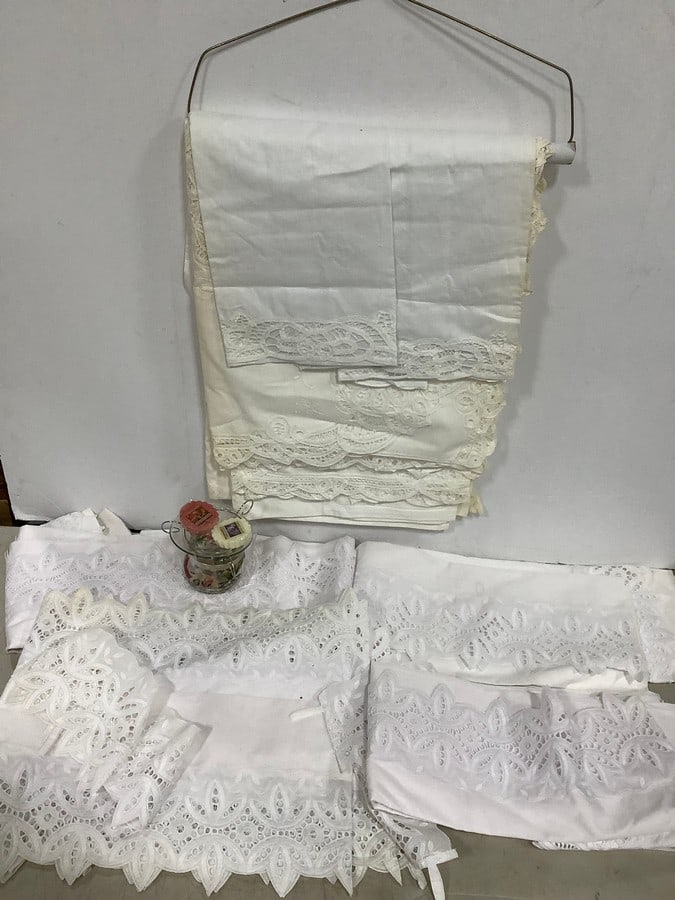 Vintage Fabrics and Yankee Candles with Holder: Vintage Fabrics and Yankee Candles with Holder