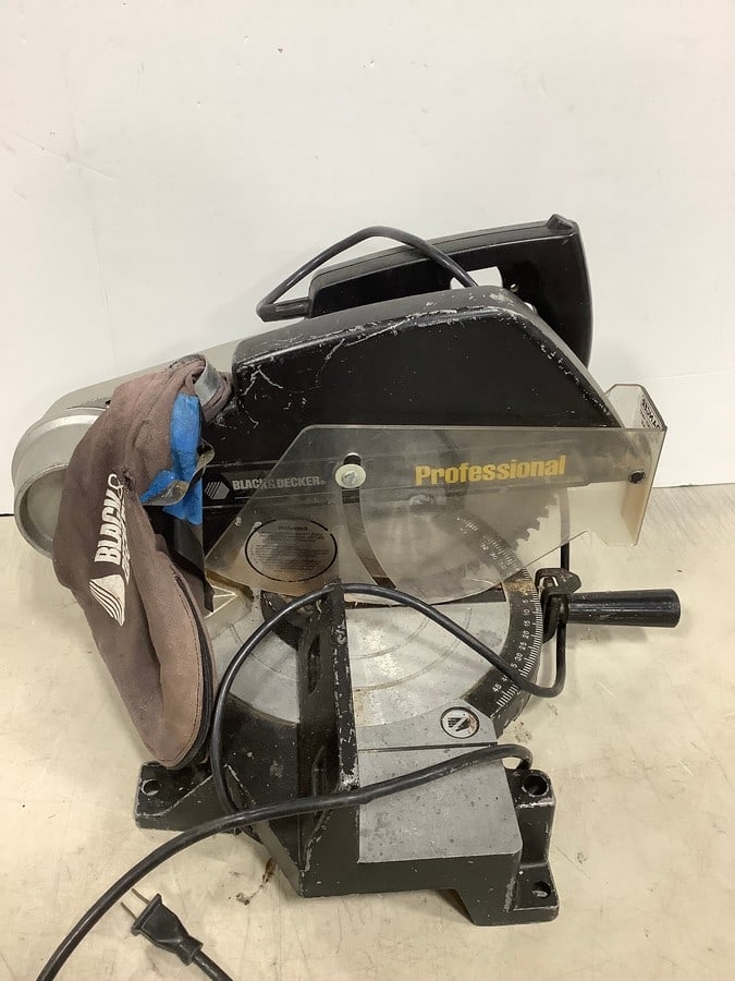 Black and Decker 10in Miter Saw (1 of 1)