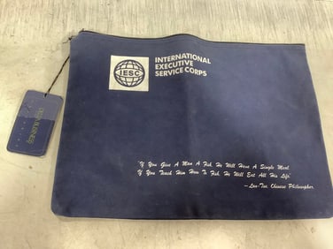 Vintage Zippered Document Bag Delta Airlines (12inx16.5in)