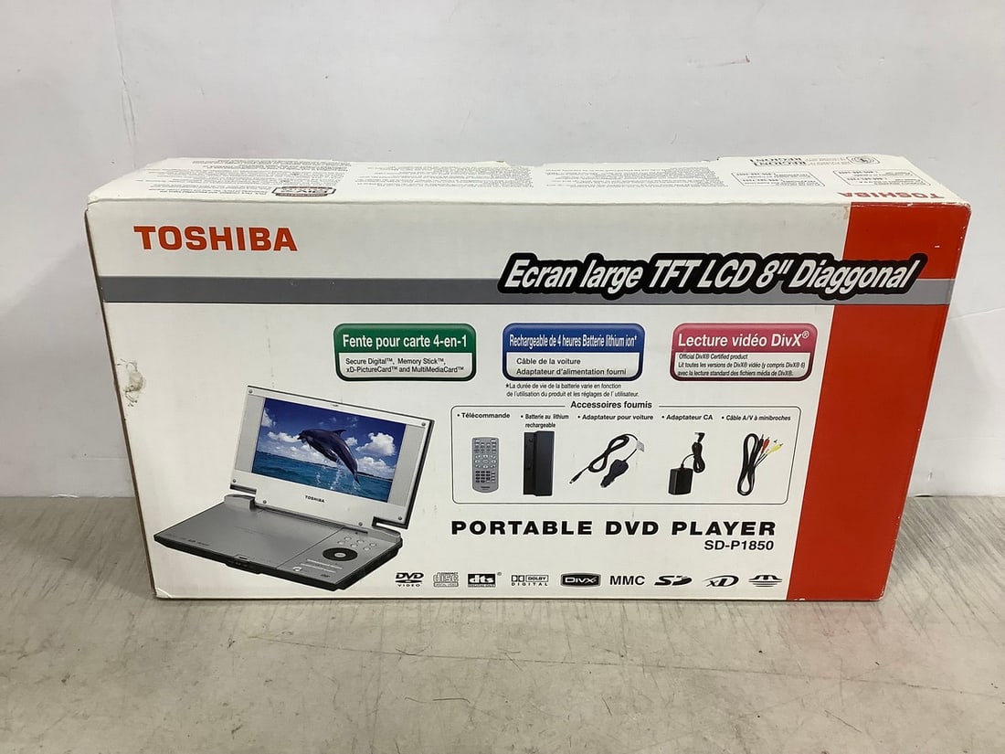 Toshiba 8in Widescreen Portable DVD Player and Accessories - working condition (1 of 1)