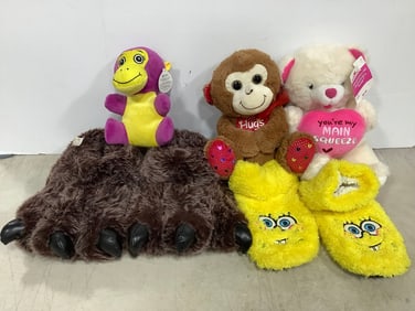 Sponebob Squarepants/Bear paws slippers(S/M) and plush dolls