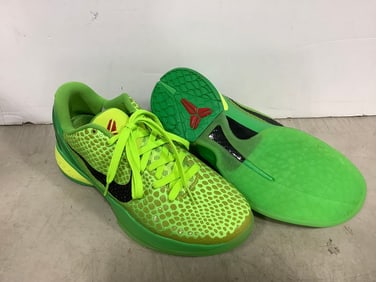 Kobe Grinch Nike shoes(size 11)