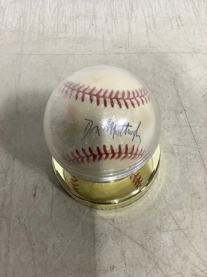 Don Mattingly signed baseball(no COA): Don Mattingly signed baseball(no COA)